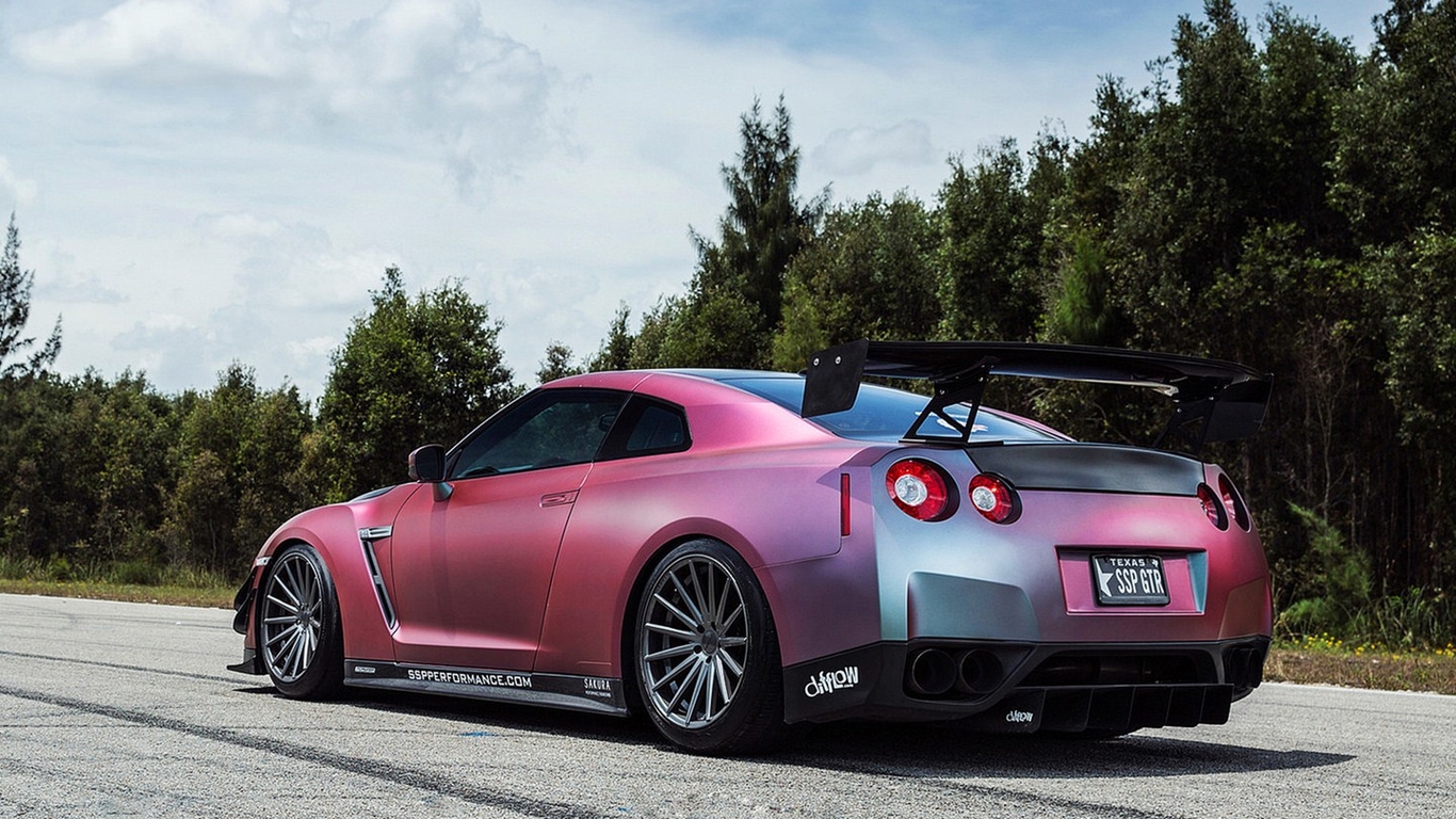 日產(chǎn)GT-R R35改裝車(chē) 高清桌面壁紙，駕馭視覺(jué)的機(jī)械藝術(shù)